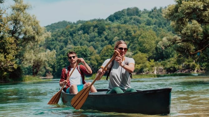Escape Into Nature: Hocking Hills Canoeing Guide